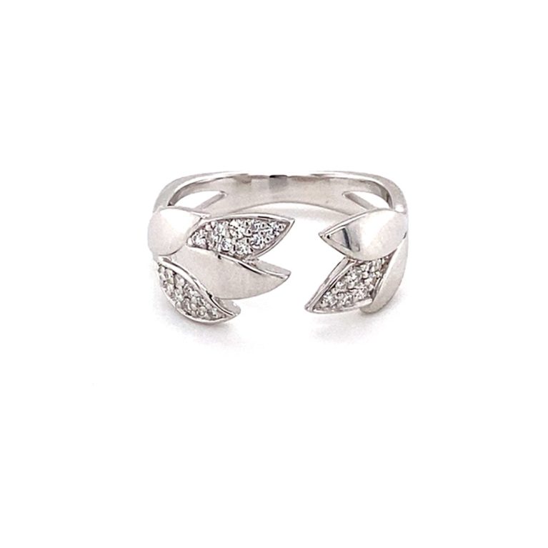 0.20 CTW   Round Near-Colorless Moissanite Floral Band in Sterling Silver